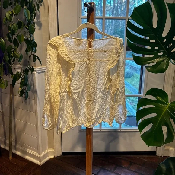 Universal Thread Cream Ruffle Blouse - Picture 3 of 3